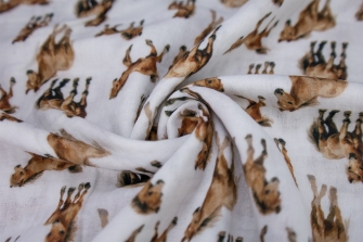 26128-02HD ''Foals'' Mousseline print