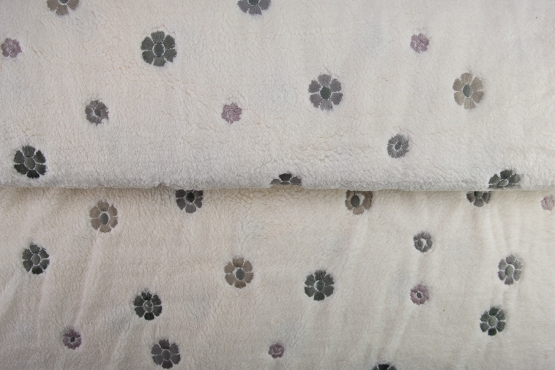 19763-22 embroidery fur