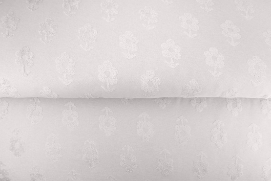 19750-22 ''Offwhite'' Jaquard Flowers